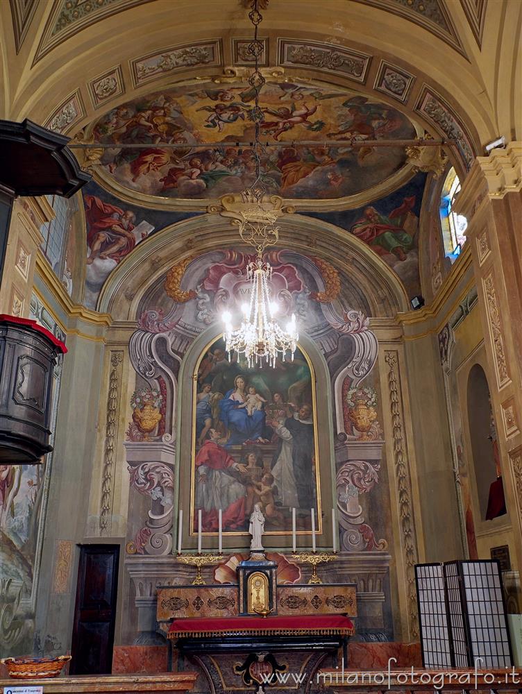 Biandrate (Novara) - Altare laterale destro della Chiesa di San Colombano